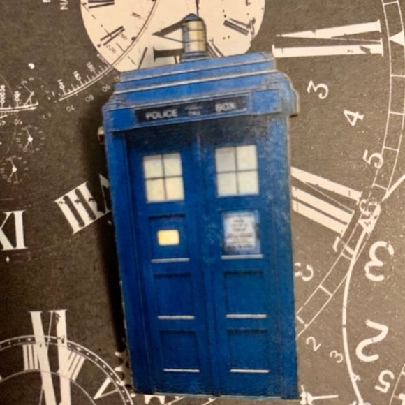 Police box blue brooch pin - Picture 3 of 10